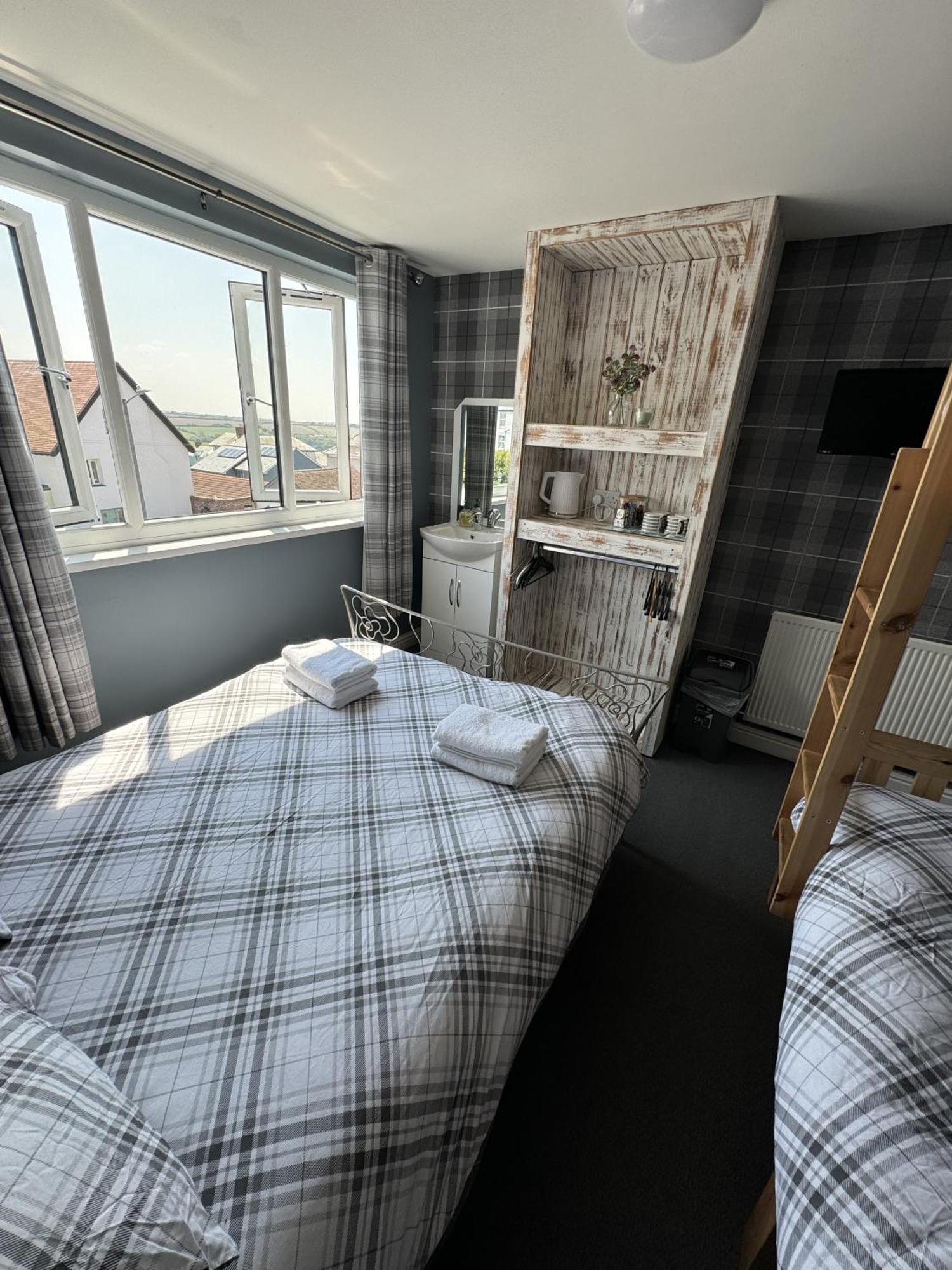 Shore Lodge New Quay Buitenkant foto