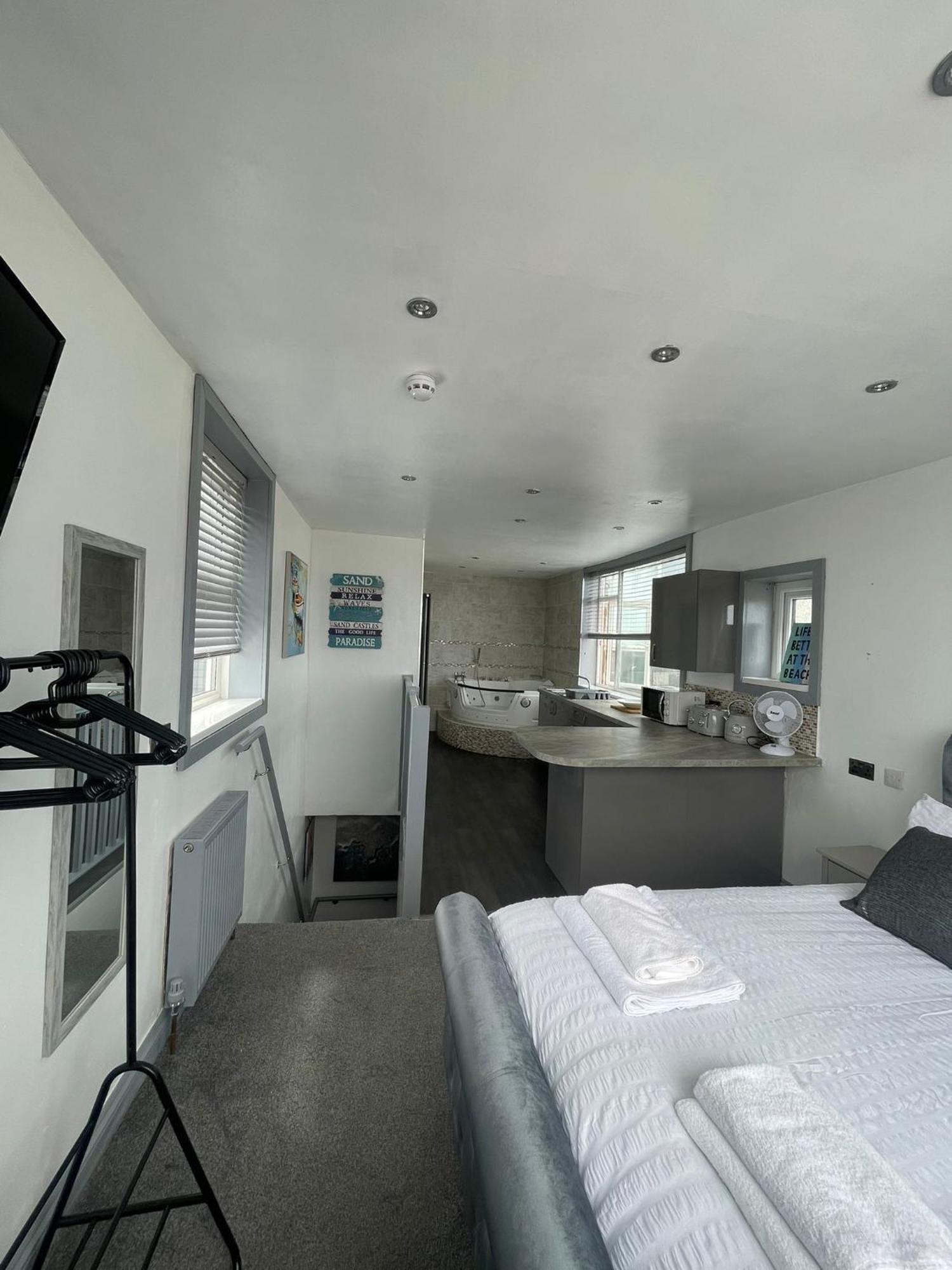 Shore Lodge New Quay Buitenkant foto